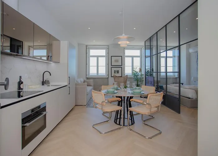 Liiiving In - Luxury Beachfront Апартаменты Порту