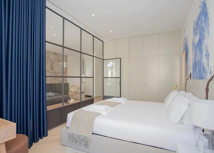 Liiiving In - Luxury Beachfront * Порту