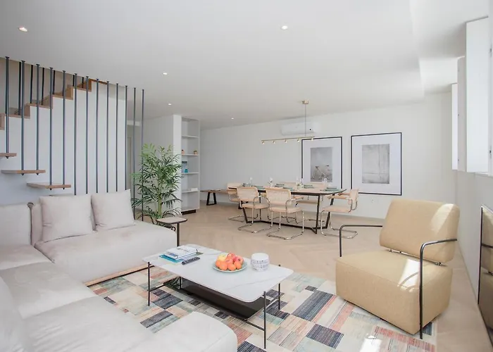 Liiiving In - Luxury Beachfront Порту