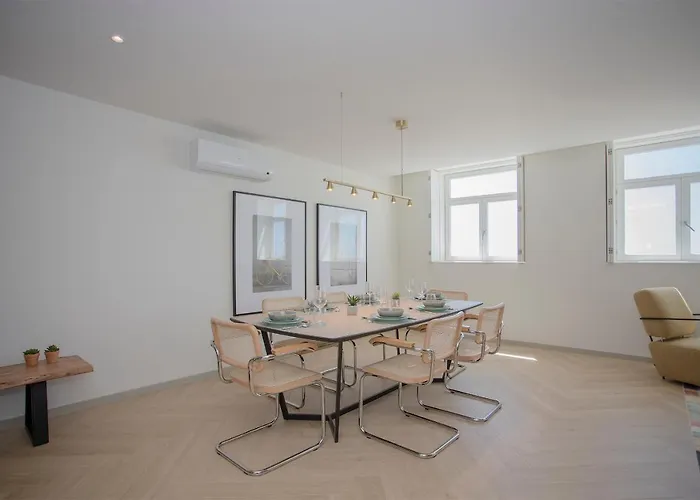 Liiiving In - Luxury Beachfront * Порту