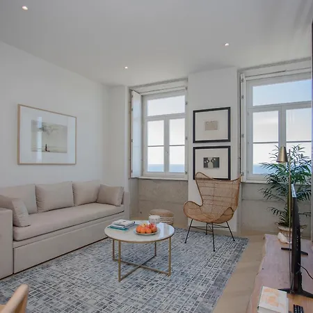 Liiiving In - Luxury Beachfront Apartament *