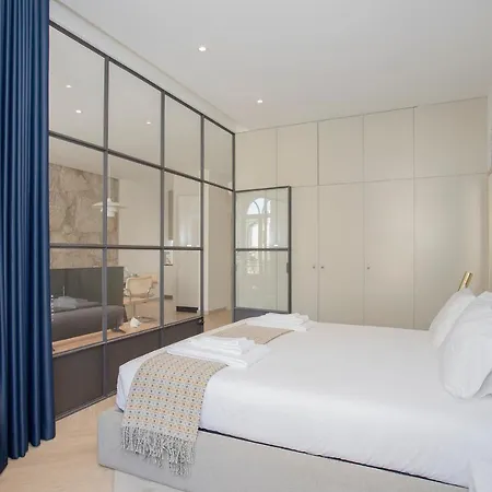 Liiiving In - Luxury Beachfront * Porto