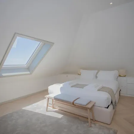 Liiiving In - Luxury Beachfront Apartament