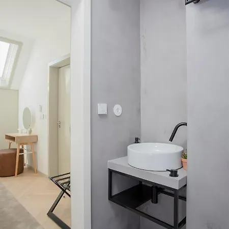 Liiiving In - Luxury Beachfront * Porto