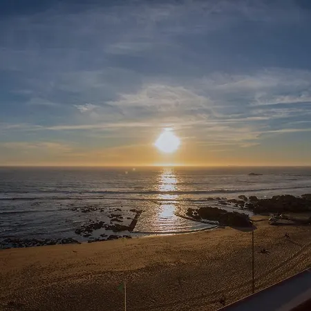 Liiiving In - Luxury Beachfront Apartament *