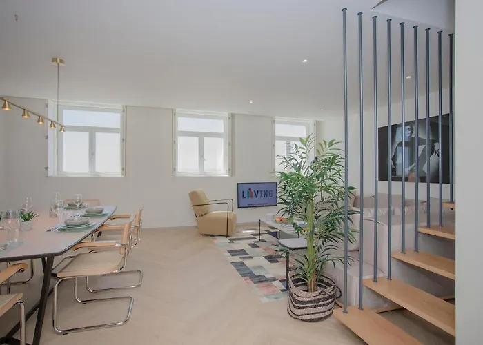 Liiiving In - Luxury Beachfront *