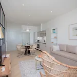 Liiiving In - Luxury Beachfront Apartamento Oporto