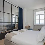 Liiiving In - Luxury Beachfront Oporto