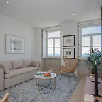 Liiiving In - Luxury Beachfront Apartamento *