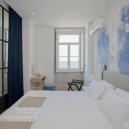 Liiiving In - Luxury Beachfront