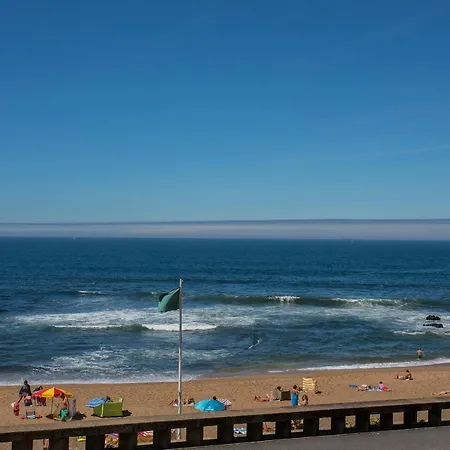 Liiiving In - Luxury Beachfront Apartament *