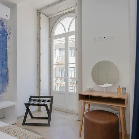 Liiiving In - Luxury Beachfront *