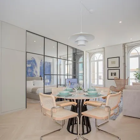 Liiiving In - Luxury Beachfront * Oporto