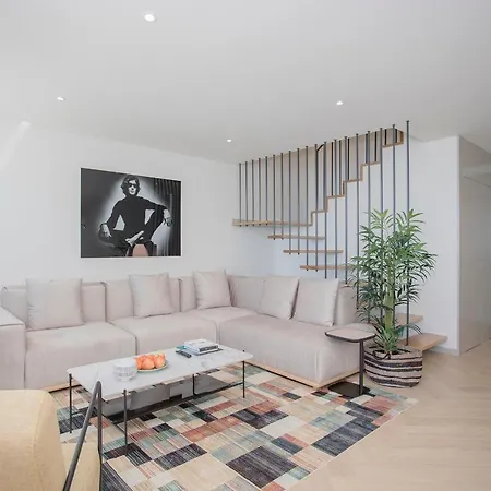 Liiiving In - Luxury Beachfront * Oporto