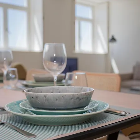Apartament Liiiving In - Luxury Beachfront Porto