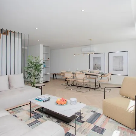 Liiiving In - Luxury Beachfront Oporto