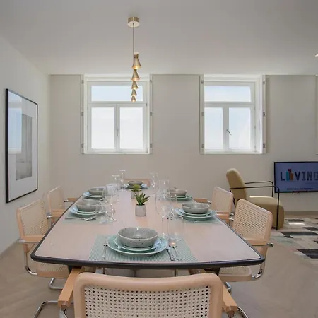 Liiiving In - Luxury Beachfront Apartamento *