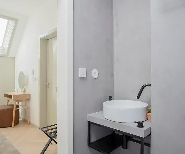 Liiiving In - Luxury Beachfront * Oporto