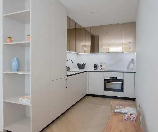 Liiiving In - Luxury Beachfront Appartement Oporto