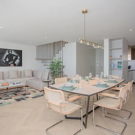 Liiiving In - Luxury Beachfront Apartment Porto