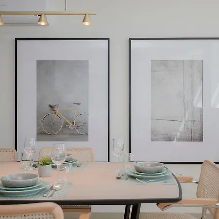 Liiiving In - Luxury Beachfront Apartment Porto