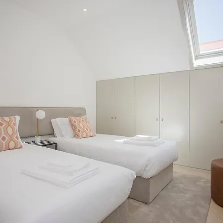 Liiiving In - Luxury Beachfront Apartment Porto
