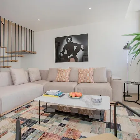 Liiiving In - Luxury Beachfront Apartment Porto