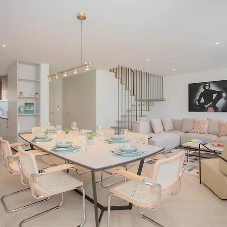 Liiiving In - Luxury Beachfront Apartment Porto