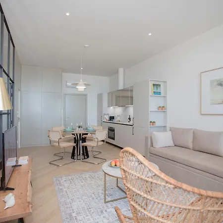 Liiiving In - Luxury Beachfront 아파트 포르투