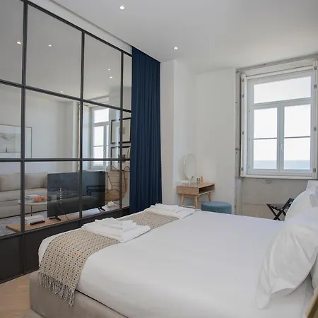 Liiiving In - Luxury Beachfront Porto