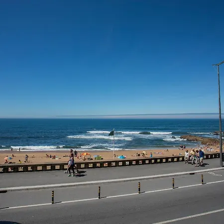 Liiiving In - Luxury Beachfront