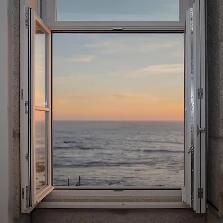 Liiiving In - Luxury Beachfront *