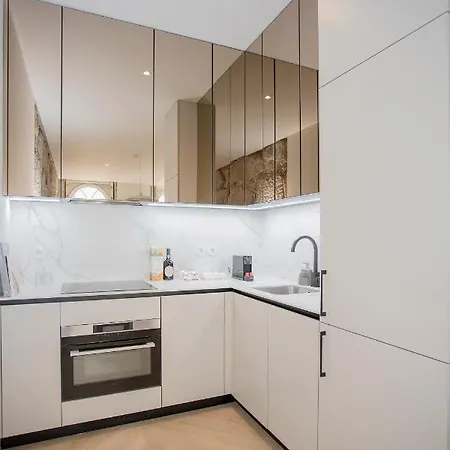 Liiiving In - Luxury Beachfront *