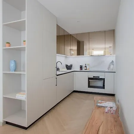 Liiiving In - Luxury Beachfront Apartment Porto