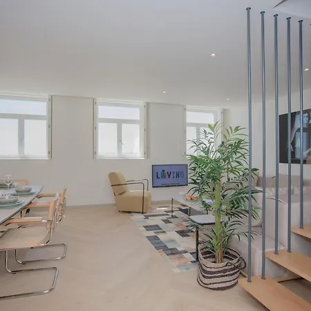 Liiiving In - Luxury Beachfront *