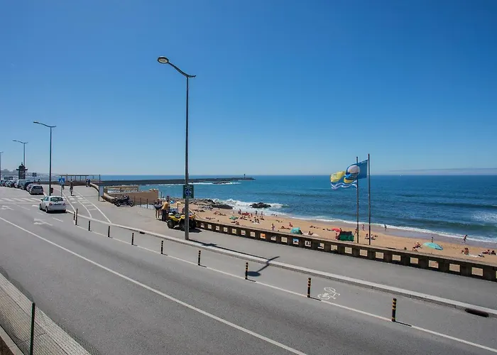 Liiiving In - Luxury Beachfront شقة