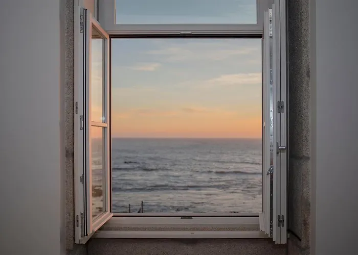 Liiiving In - Luxury Beachfront *