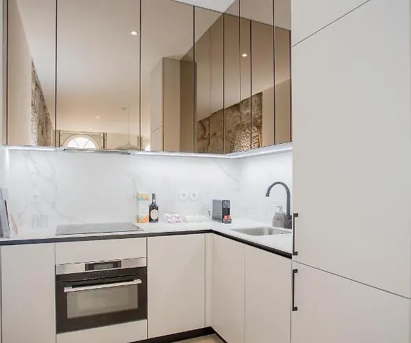 Liiiving In - Luxury Beachfront *